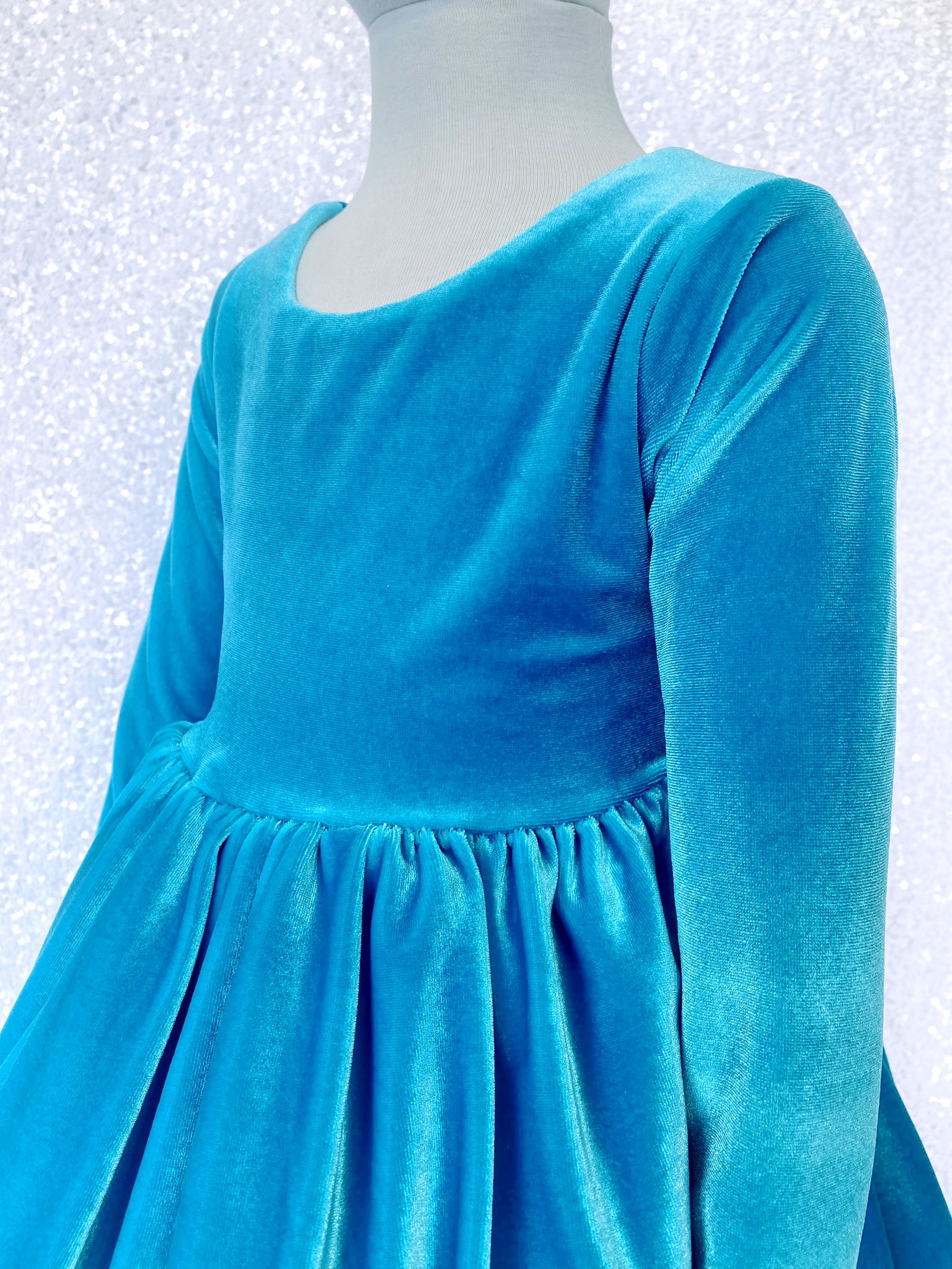 Chic Winter Long Sleeve V-Back Velvet Stretchy Turquoise Blue Gown