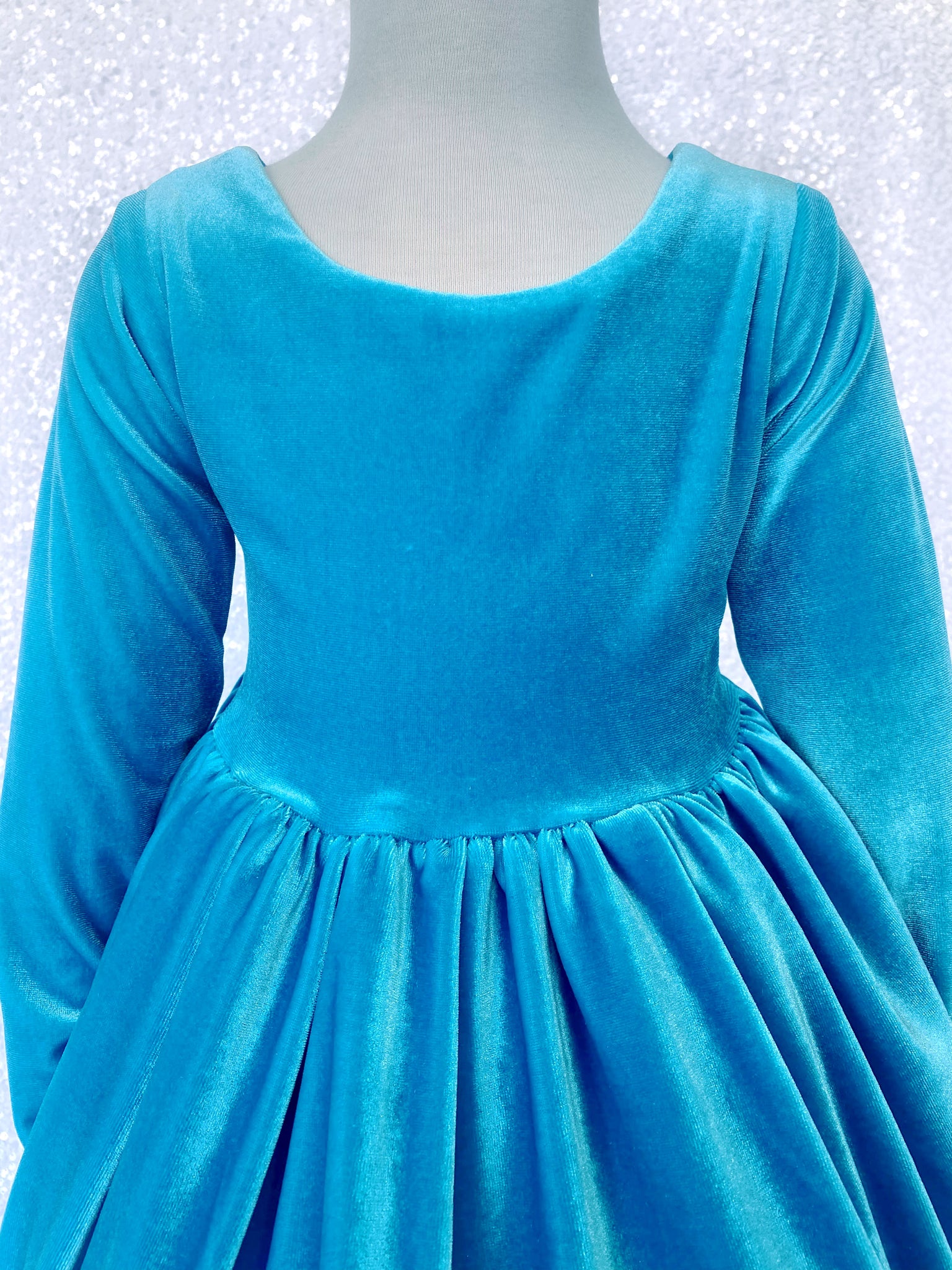 Chic Winter Long Sleeve V-Back Velvet Stretchy Turquoise Blue Gown
