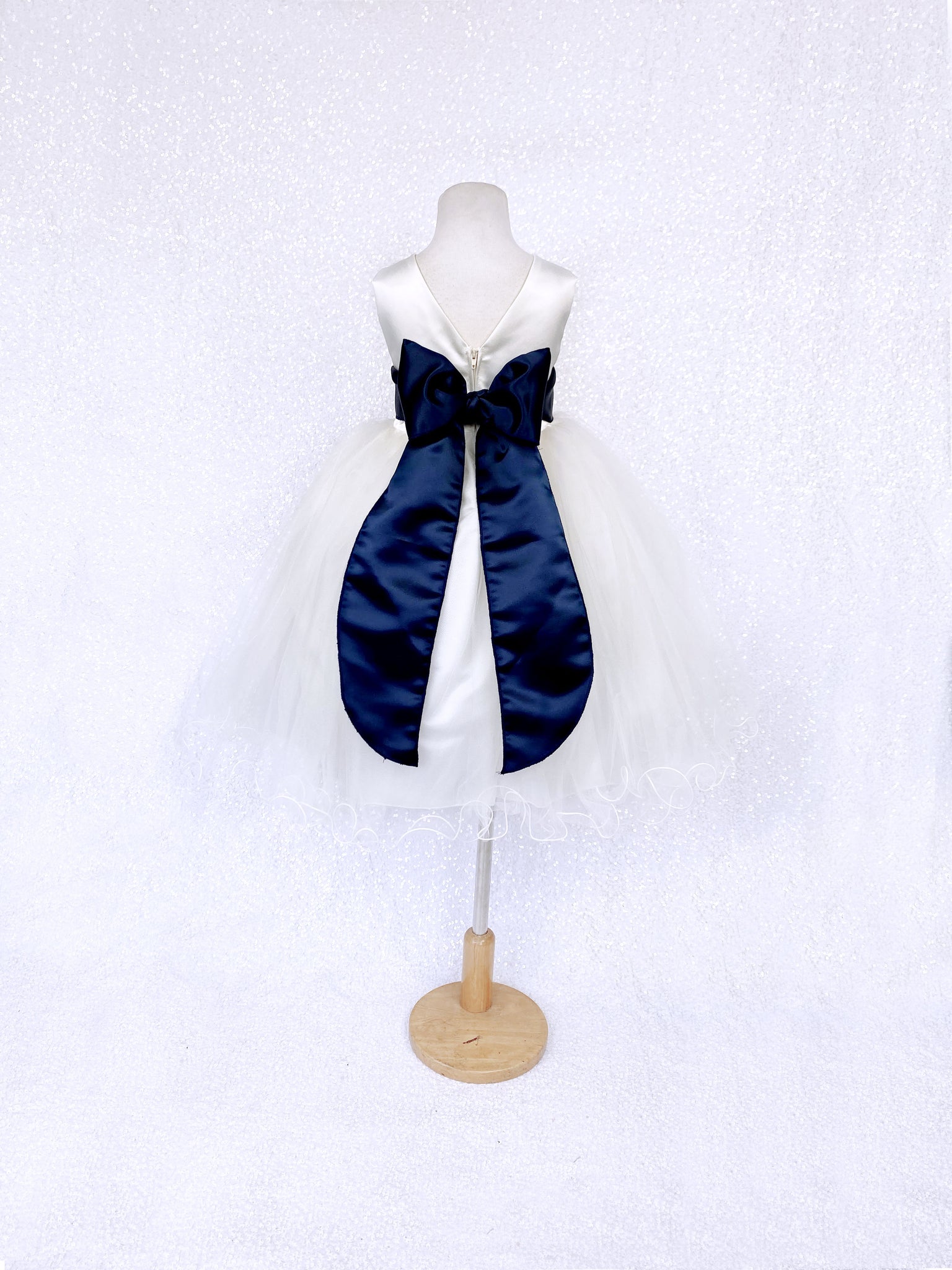 Sleeveless V-Back Carnation FL Ivory 2 Layer Tulle Dress Navy Blue Sash Flower