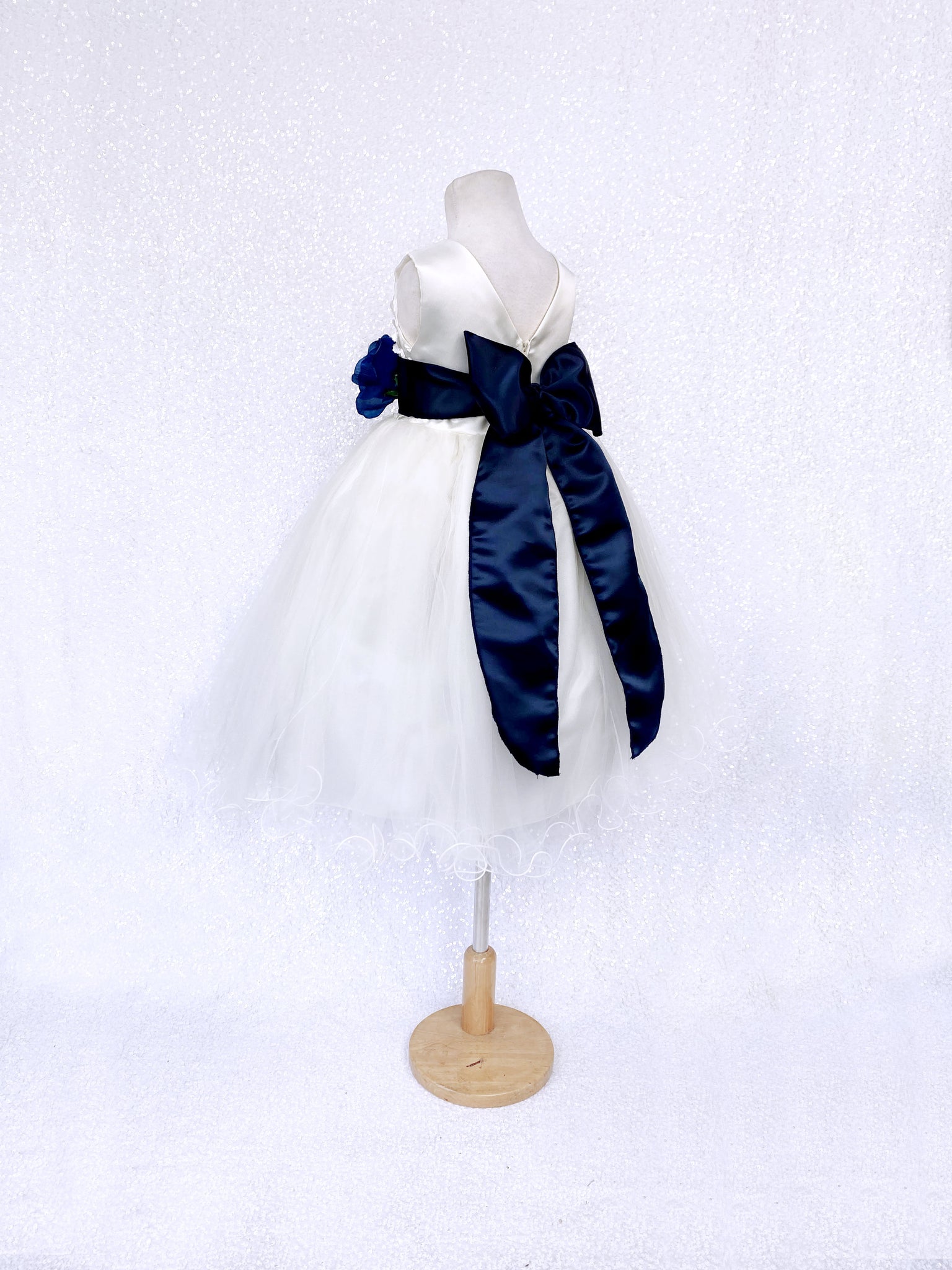 Sleeveless V-Back Carnation FL Ivory 2 Layer Tulle Dress Navy Blue Sash Flower