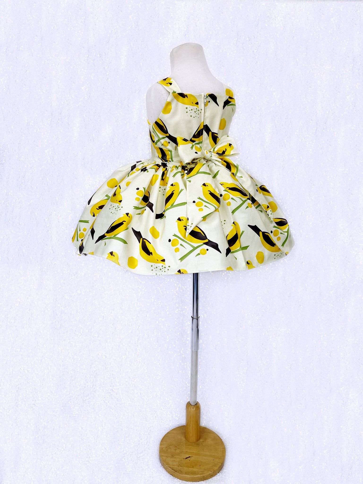 Spring Yellow Bird Knee Length Sleeveless Gown