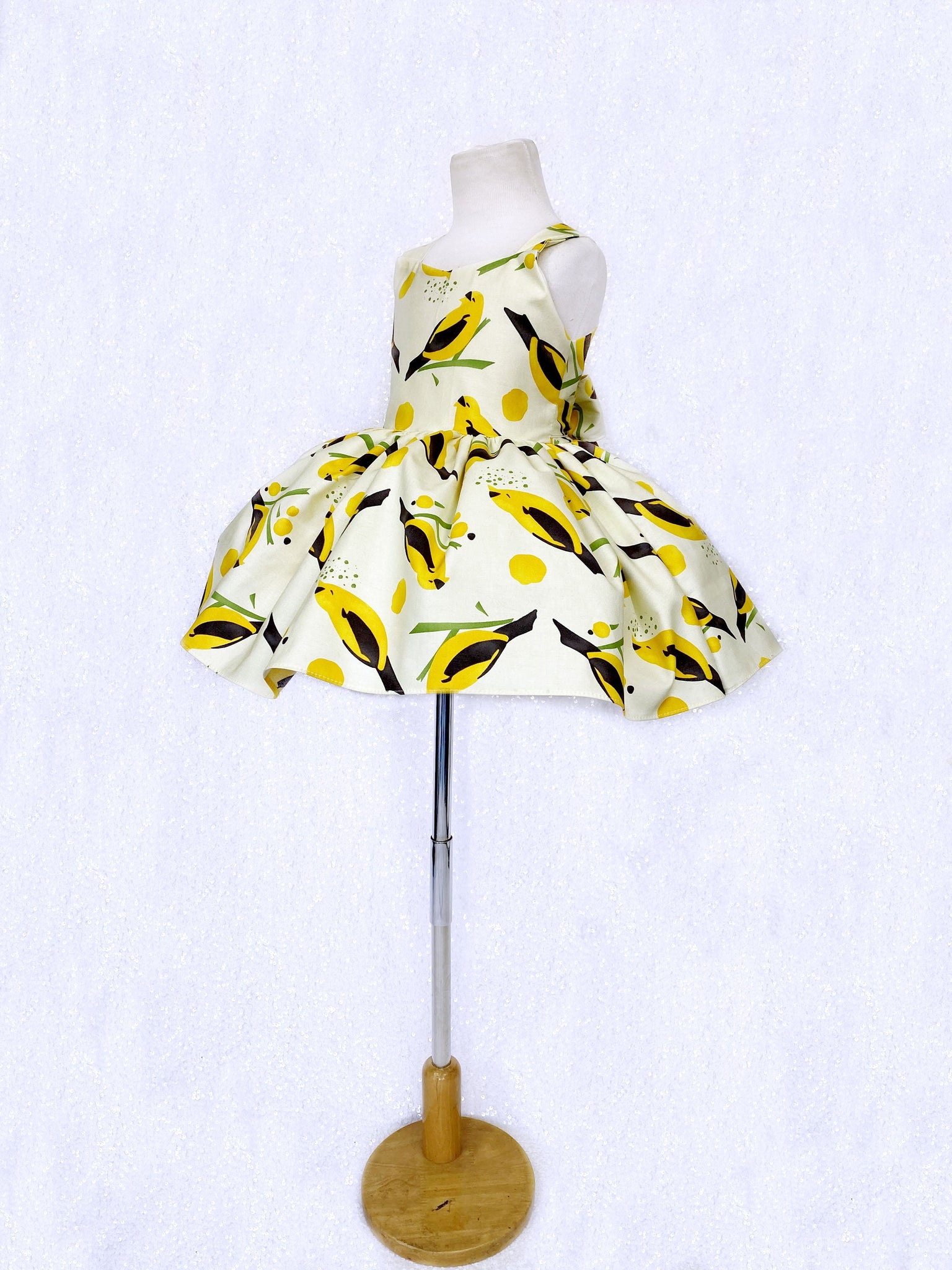 Spring Yellow Bird Knee Length Sleeveless Gown